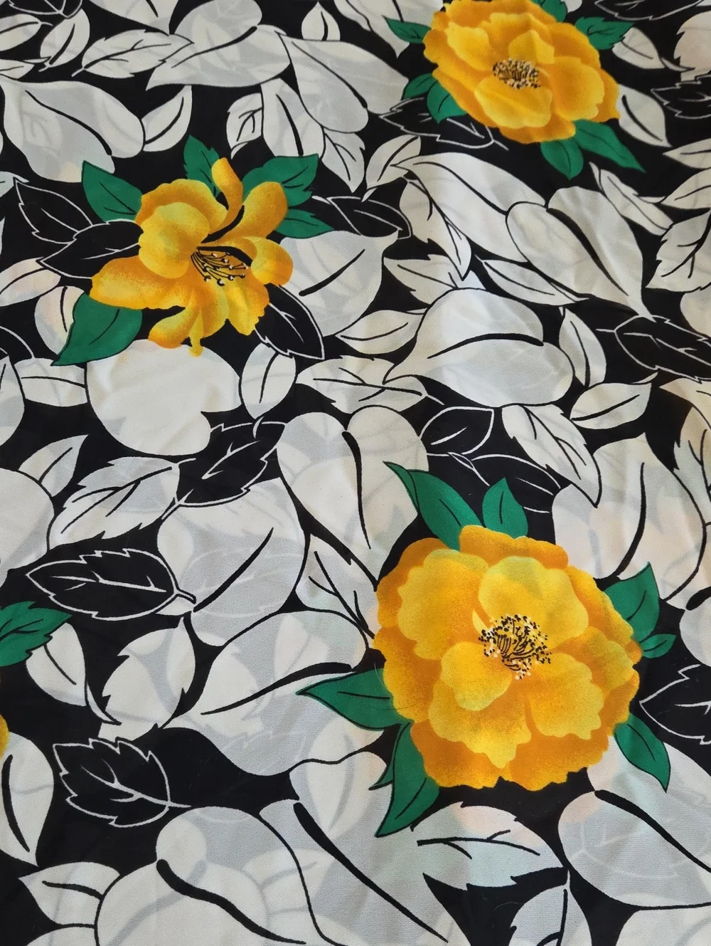 Vintage Hi Fashion Fabrics, Inc. Beautiful Floral Bold Polyester Fabric 2.6 Yard